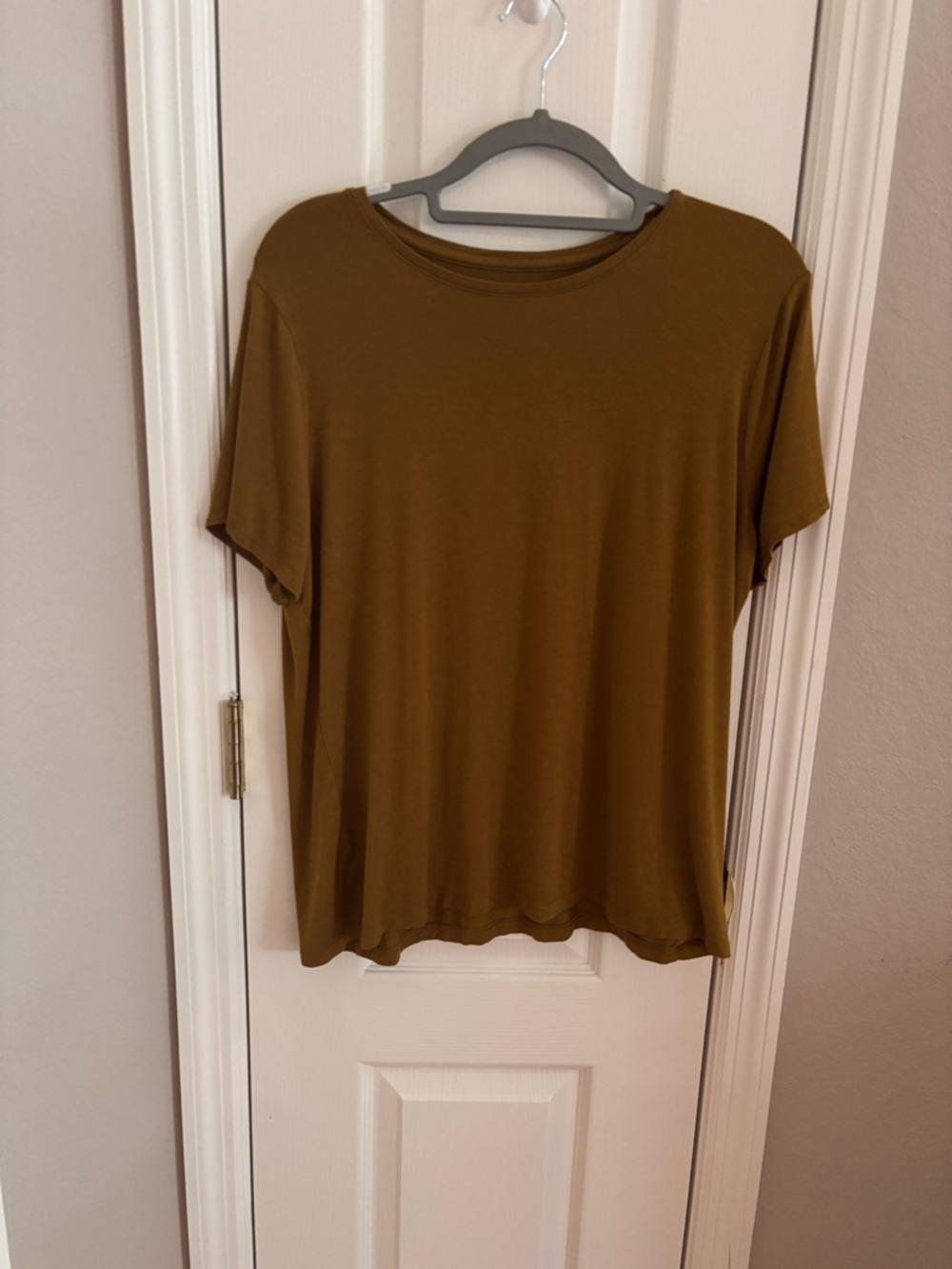 Women’s Olive green Short-Sleeve Relaxed Tee